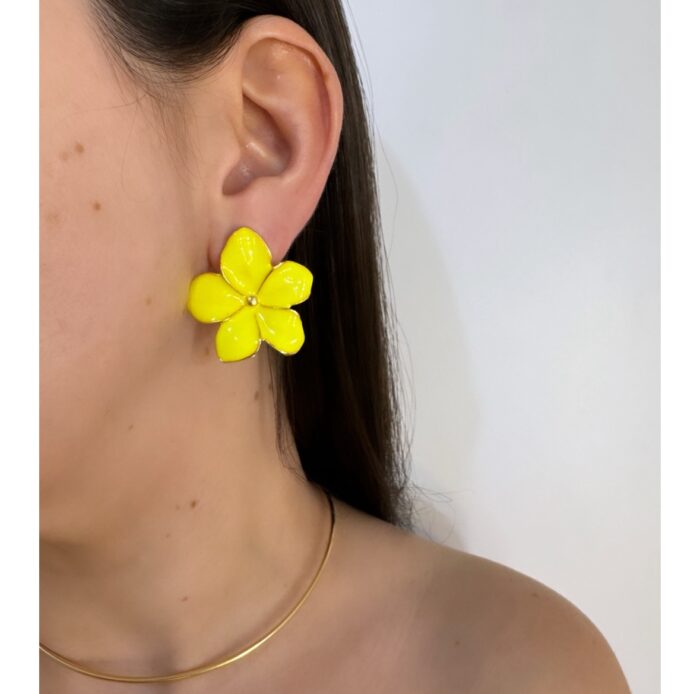 Brinco flor amarelo neon