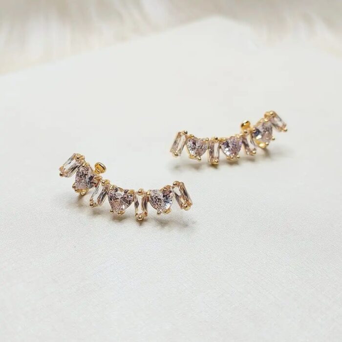 Brinco earcuff coração dourado