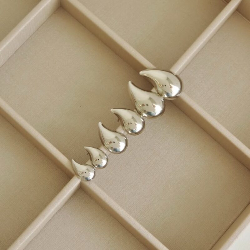 Brinco vírgula no prata (escolher tamanho)