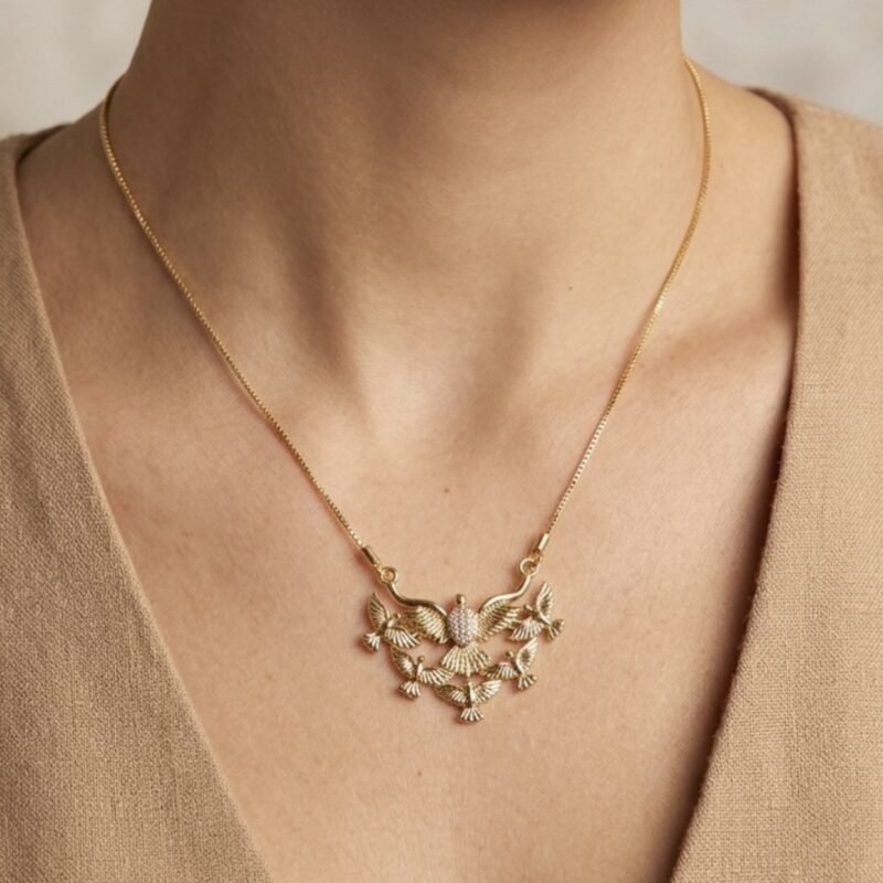 Colar folheado Espírito Santo de zircônia dourado