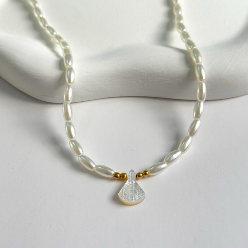 Colar Nossa Senhora Aparecida madrepérola com pérola de arroz