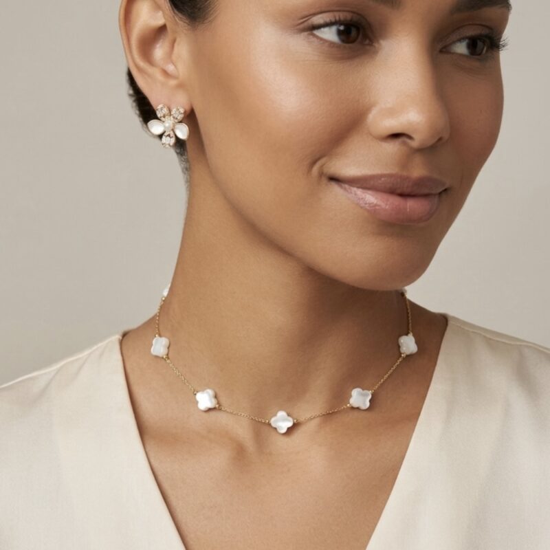 Choker semijoia trevo pérola