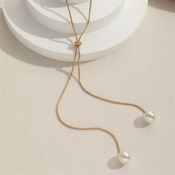 Colar gravatinha pérola no dourado - Imagem 4