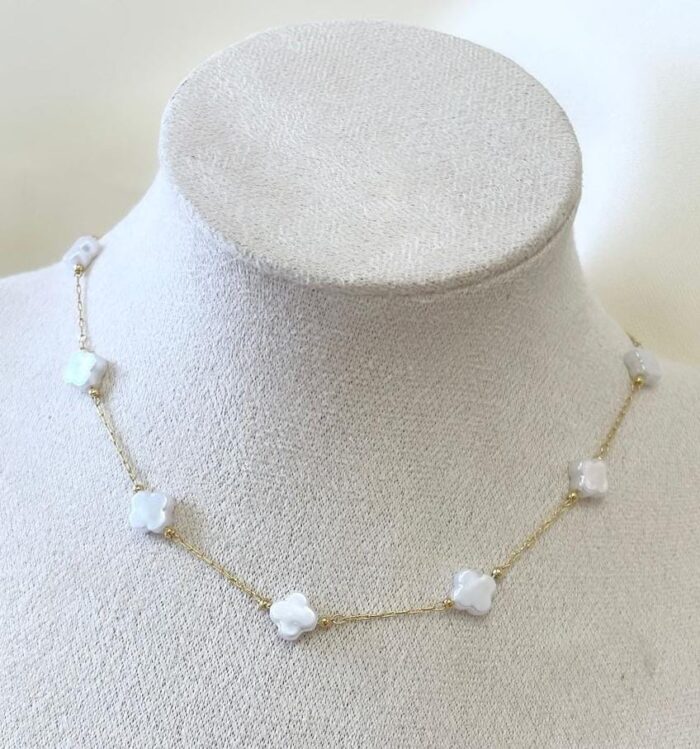 Choker folheada trevo pérola