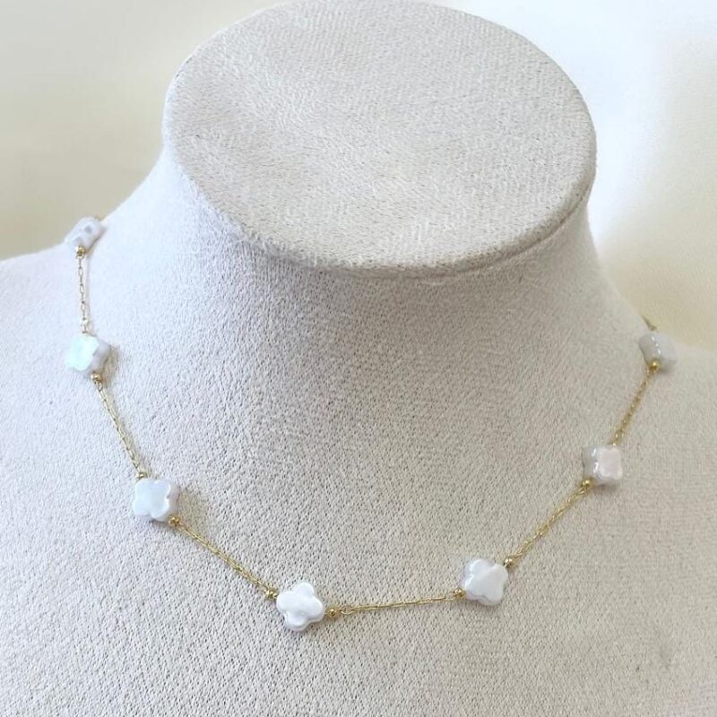 Choker folheada trevo pérola