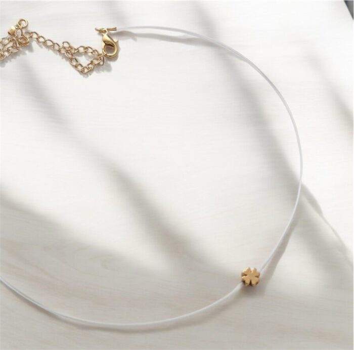 Choker trevo folheado no nylon