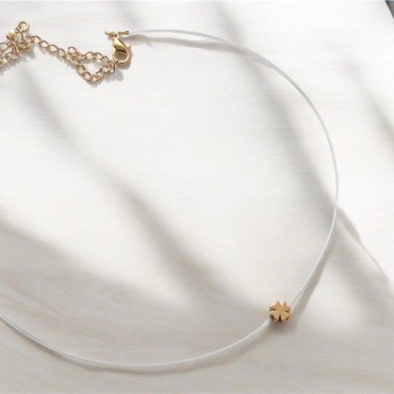Choker trevo folheado no nylon