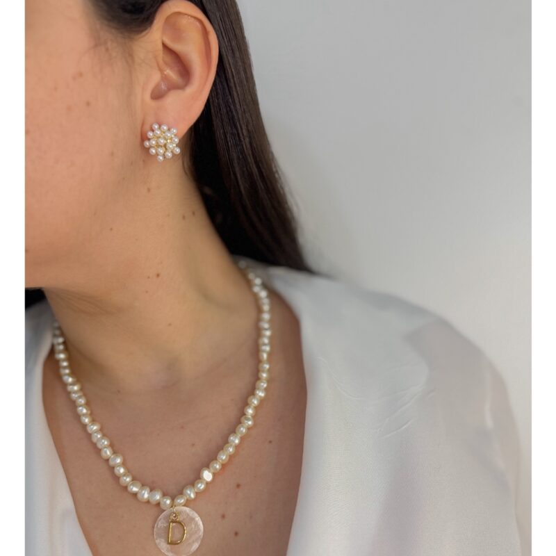 Colar pérola disforme com madrepérola + letra
