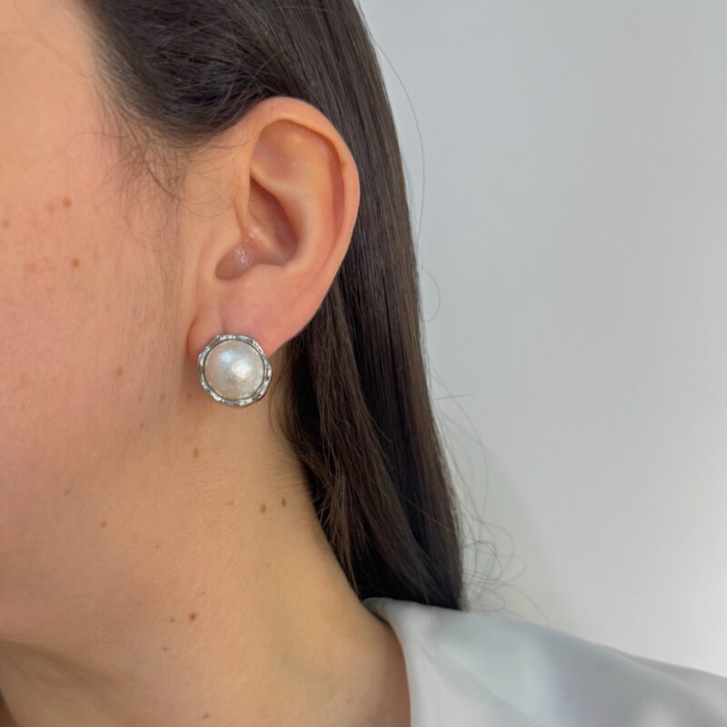 Brinco orgânico pérola no prata