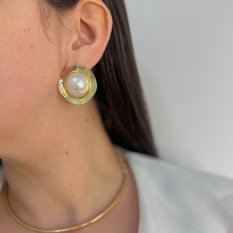 Maxi brinco pérola orgânico dourado