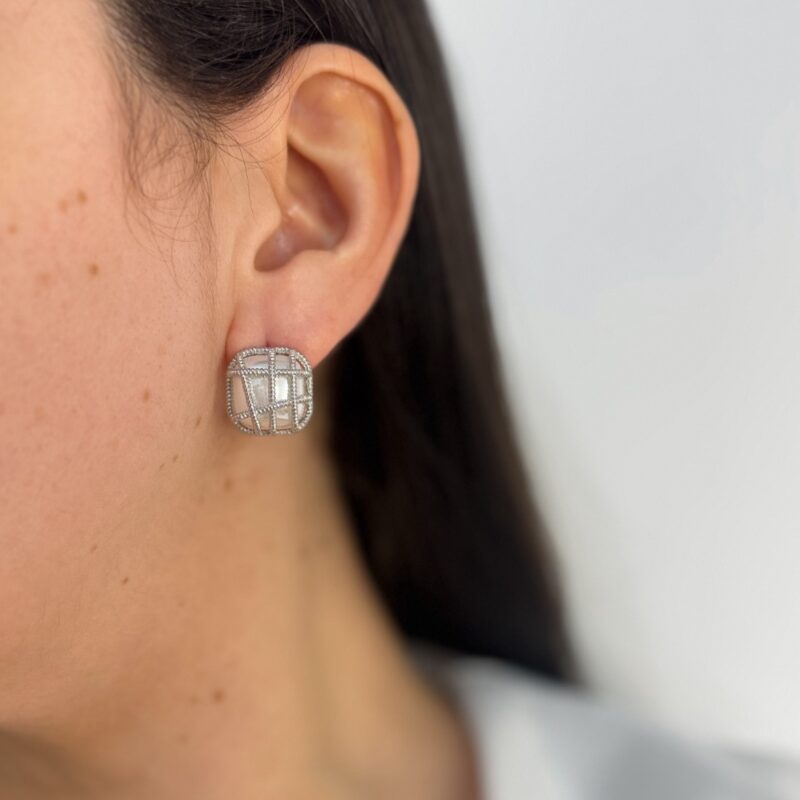 Brinco quadrado pérola no prata