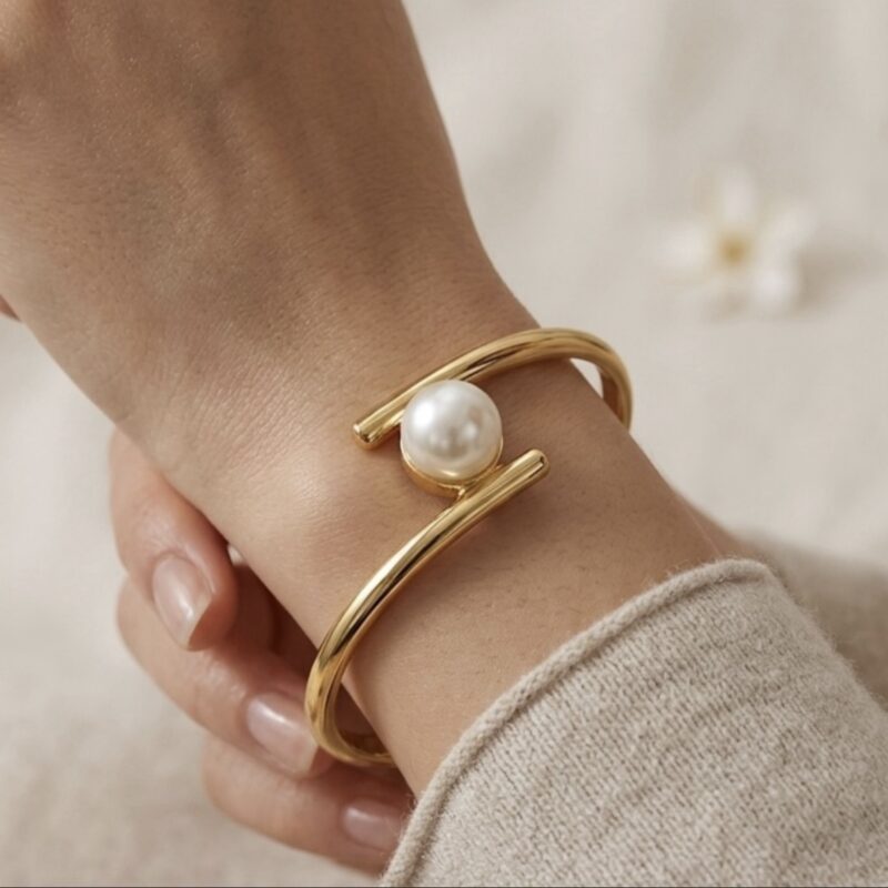 Bracelete orgânico pérola no dourado