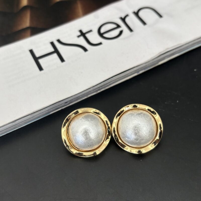 Brinco orgânico pérola dourado