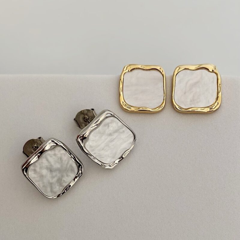 Brinco quadrado madrepérola no prata