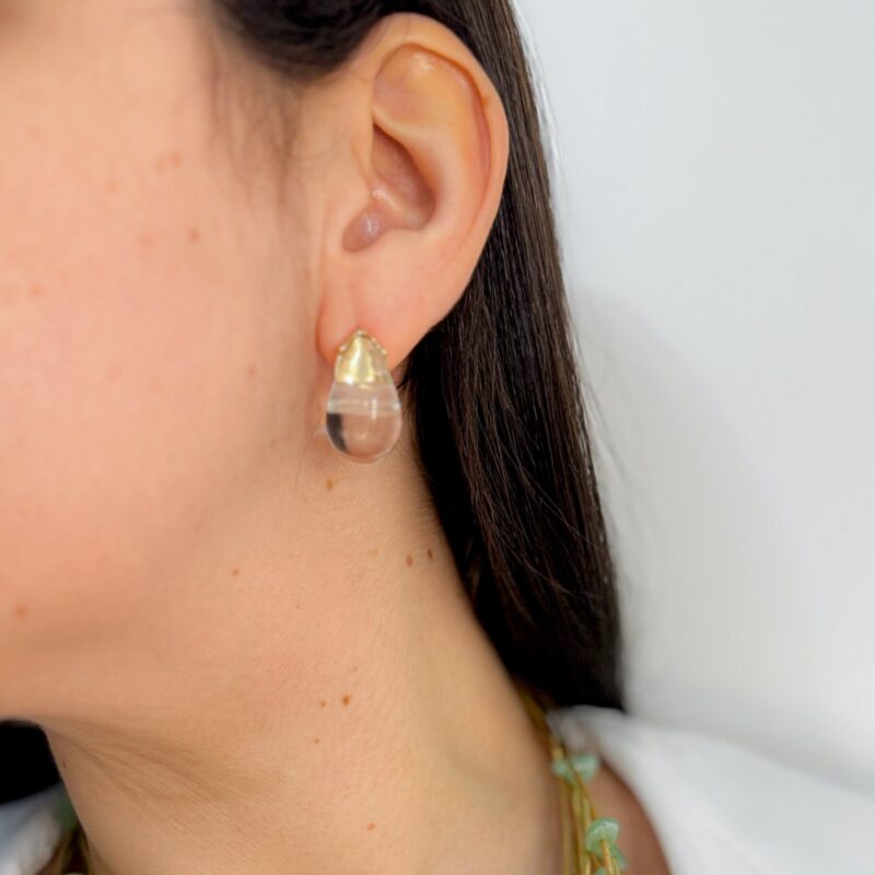 Brinco gota resinada transparente