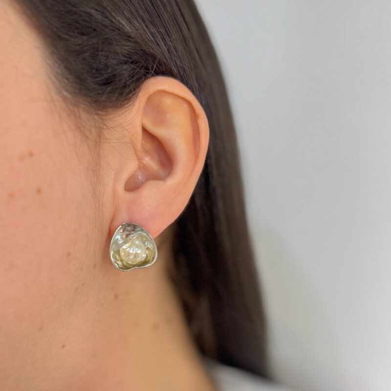 Brinco orgânico pérola no prata