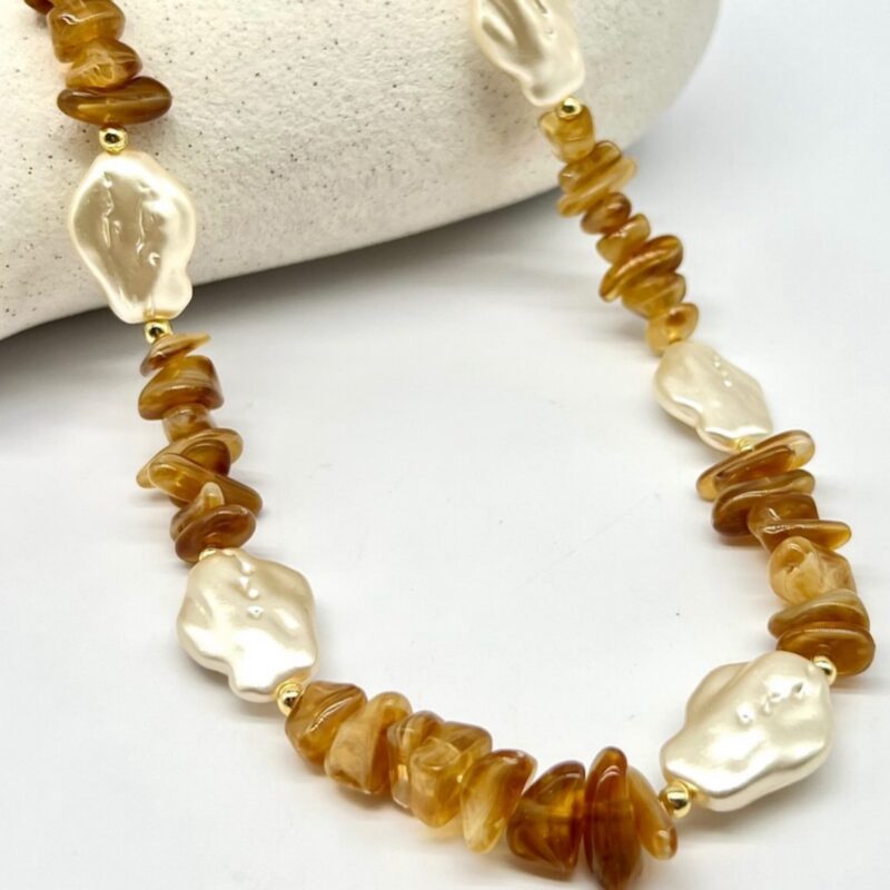 Colar cascalho marrom com pérola barroca