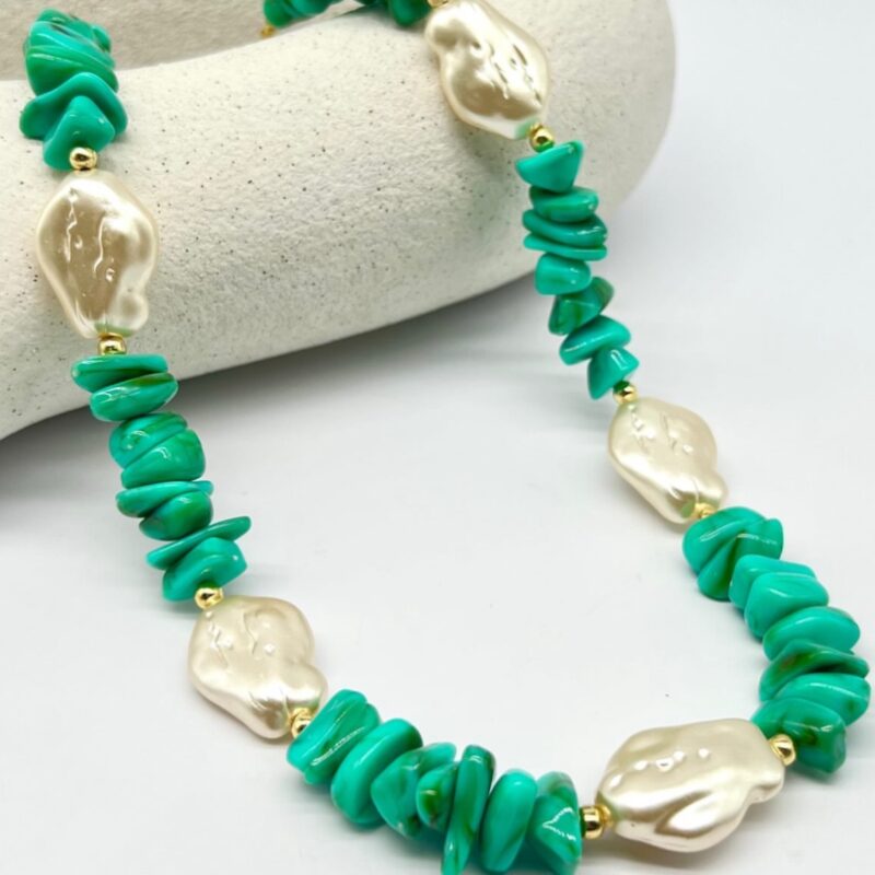 Colar cascalho azul turquesa com pérola barroca