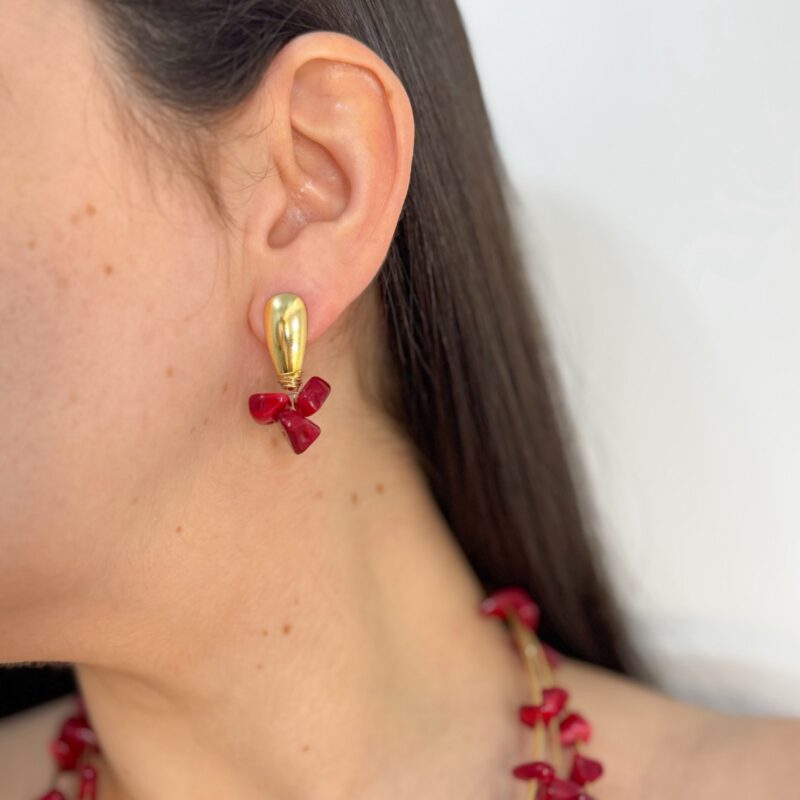 Brinco cascalho vermelho