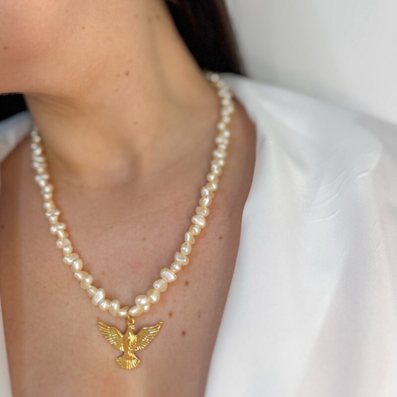 Colar pérola orgânica com Espírito Santo dourado