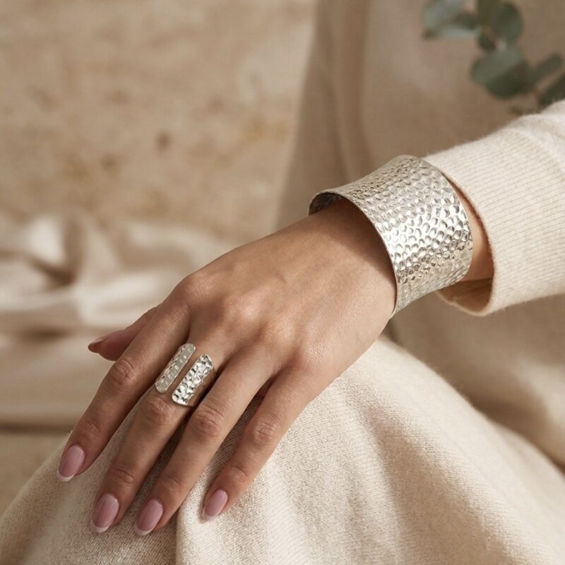 Bracelete martelado prata + anel