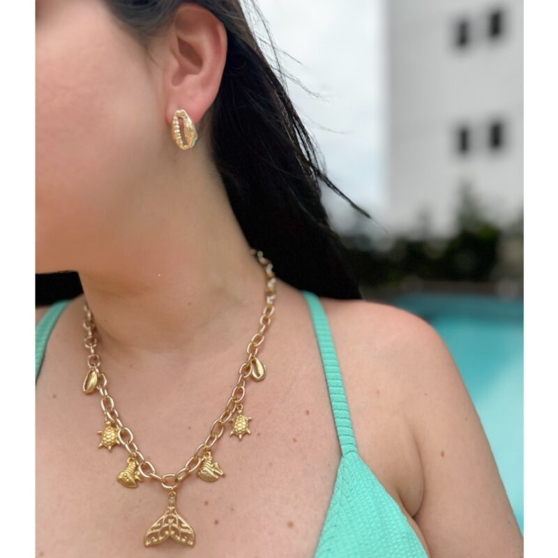 Colar fundo do mar na corrente