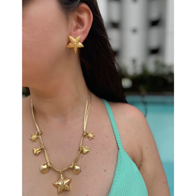 Colar fundo do mar no courinho dourado