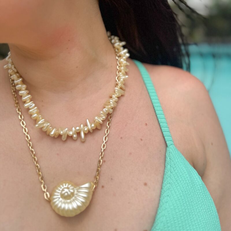Colar caramujo pérola na corrente (não acompanha choker)