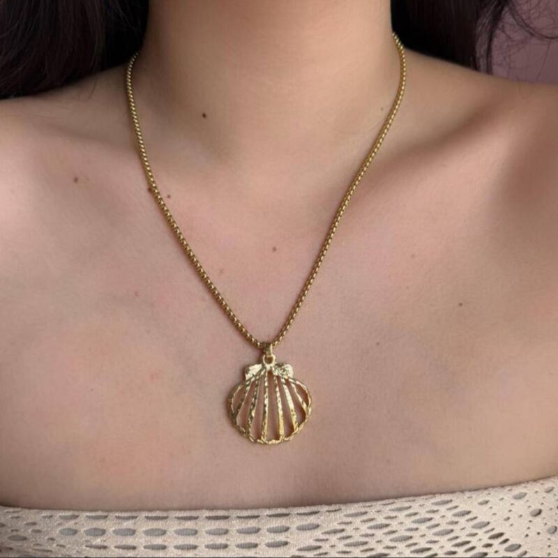 Colar concha vazada
