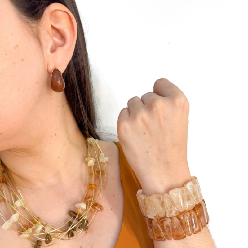 Bracelete resina triângular P marrom