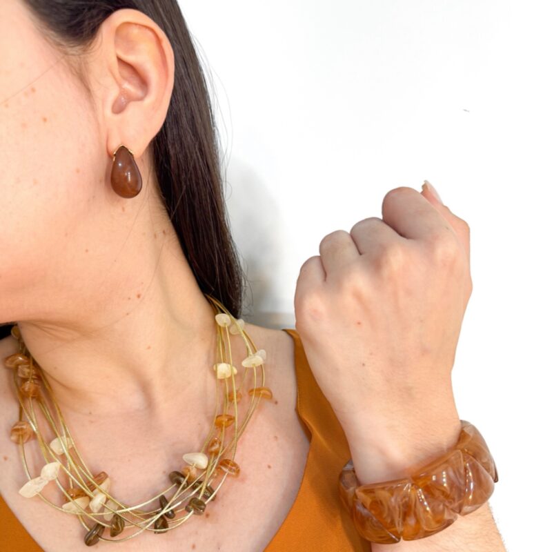 Bracelete resina triângular M marrom