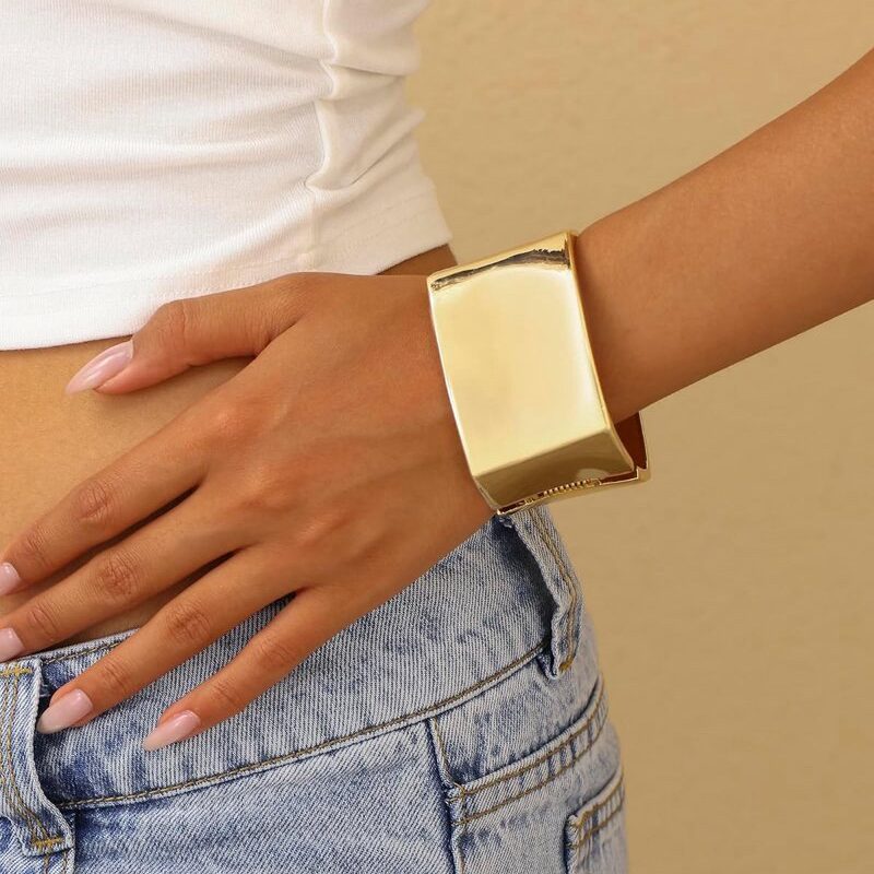 Bracelete quadrado dourado liso