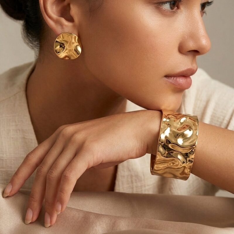Bracelete dourado martelado