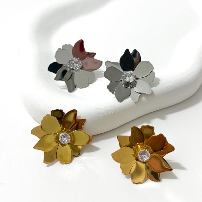 Brinco flor 3D aço inox ponto de luz