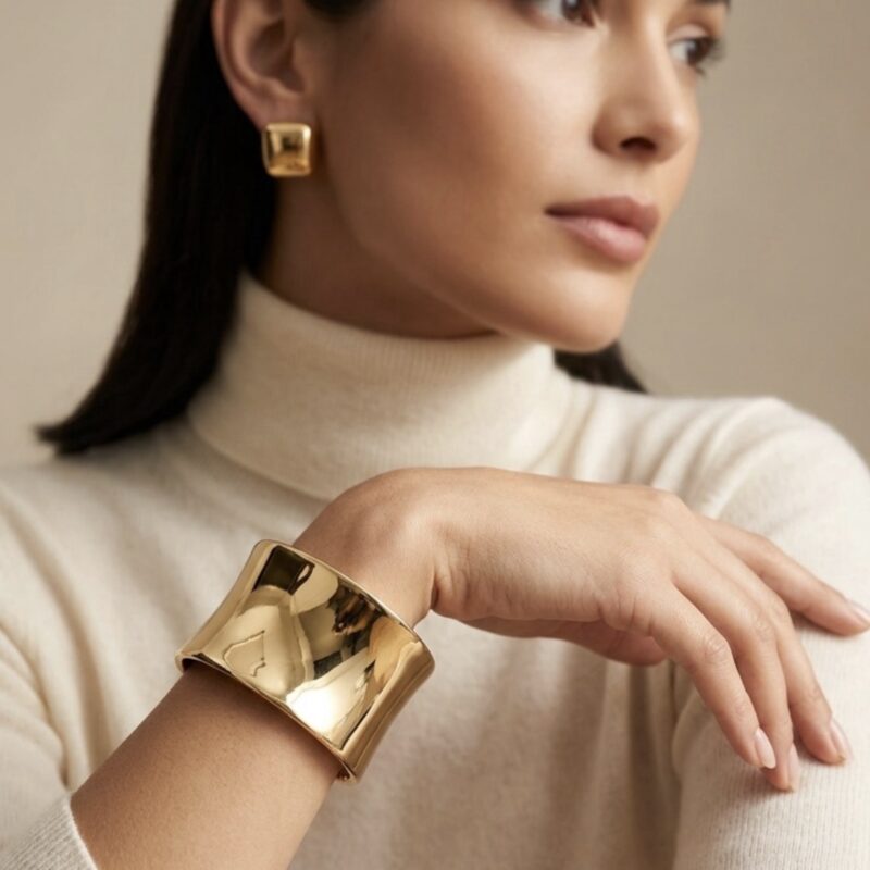 Bracelete quadrado dourado liso borda arredondada P
