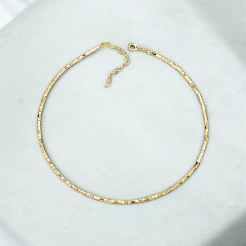Colar mini quadrado dourado