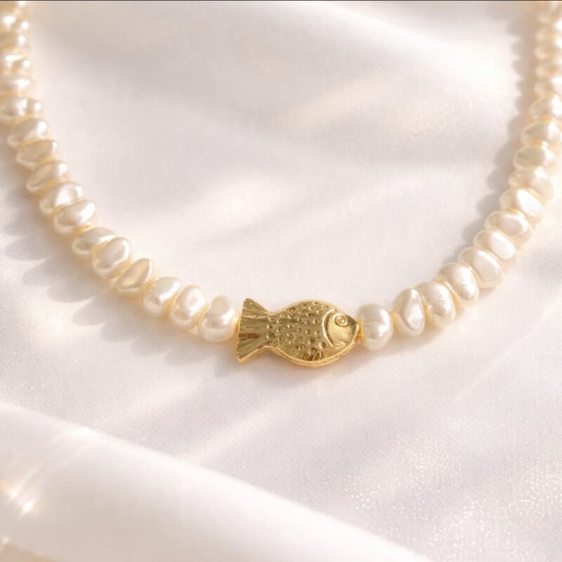 Colar peixe dourado com pérola disforme
