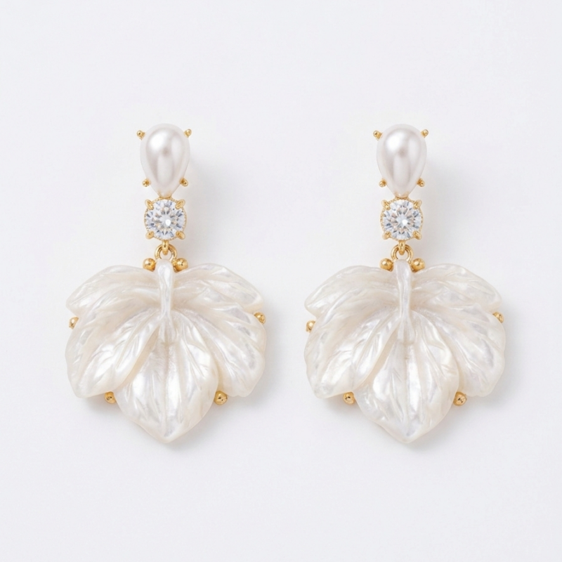 Brinco folha madrepérola de resina