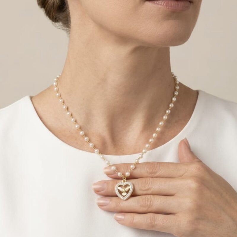 Colar corrente de pérola folheada com Espírito Santo de coração