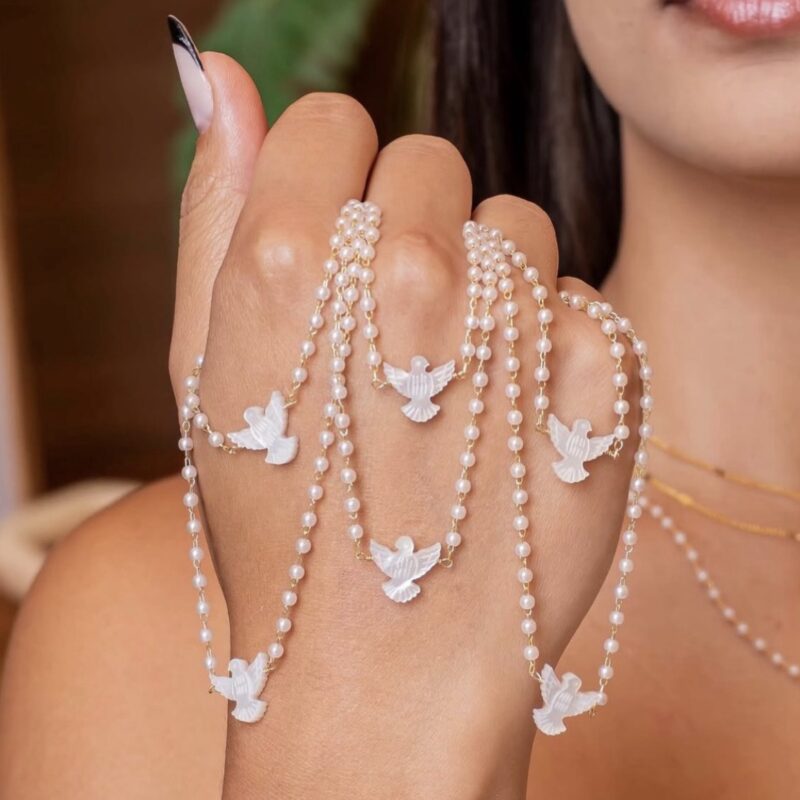 Colar corrente de pérola folheada com Espírito Santo madrepérola