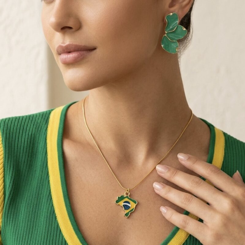 Colar bandeira Brasil na corrente dourada