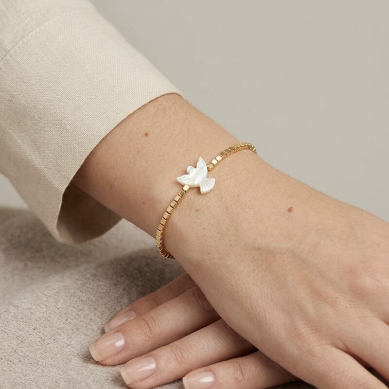 Pulseira Espírito Santo madrepérola com quadradinho dourado