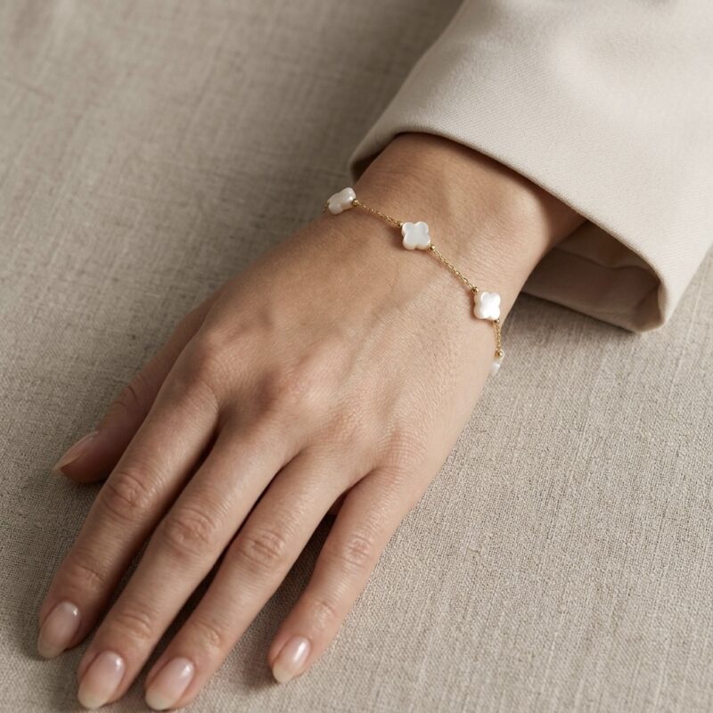 Pulseira semijoia trevo pérola